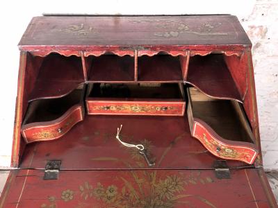 English Queen Anne Early 18th Century Red Chinoiserie Lacquer Desk Commode