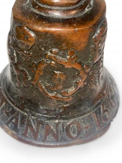 English Renaissance bornze town crier bell with cavalier head