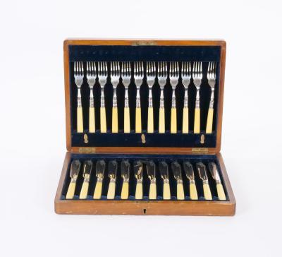 English Silver Plated Tableware Fish Cutlery Set Sheffield circa 1910s