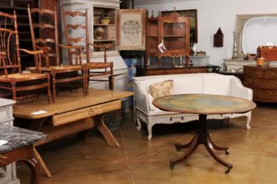 English Turn of the Century Mahogany Tilt Top Center Table with Leather Top