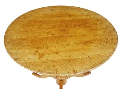 English Victorian 1870s Burr Birch Round Tilt Top Occasional Pedestal Table