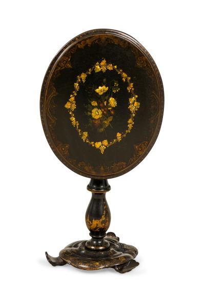English Victorian Gilt Painted and Lacquered Oval Top End Side Table