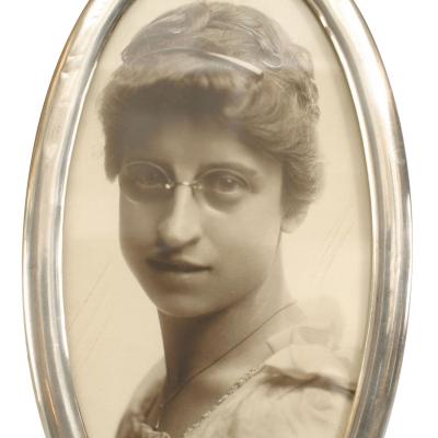 English Victorian Style Silver Oval Picture Frame