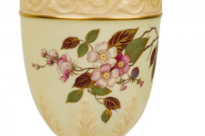 English Victorian style Mid Century Floral Porcelain Urn Form Table Lamp