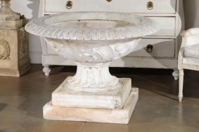 English Vintage 20th Century Cast Stone Fountain with Scoop and Foliage Motifs