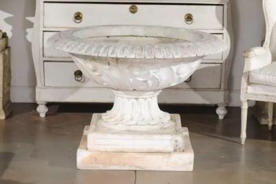 English Vintage 20th Century Cast Stone Fountain with Scoop and Foliage Motifs