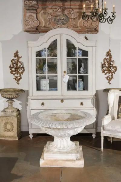 English Vintage 20th Century Cast Stone Fountain with Scoop and Foliage Motifs