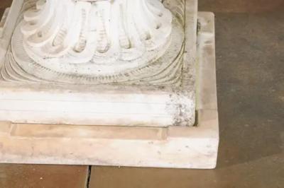 English Vintage 20th Century Cast Stone Fountain with Scoop and Foliage Motifs