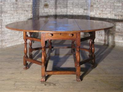 English William Mary early 18th Century Walnut Double Gateleg Table