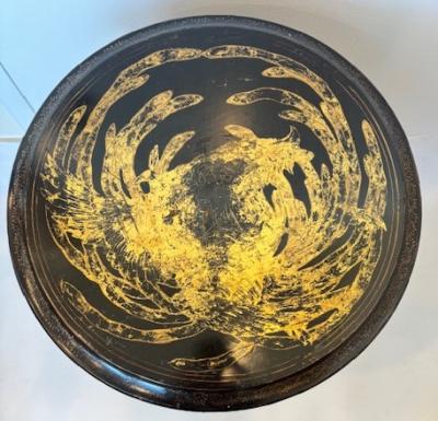 Englsh Regency style chinoiserie black lacquered and decorated round pedestal en