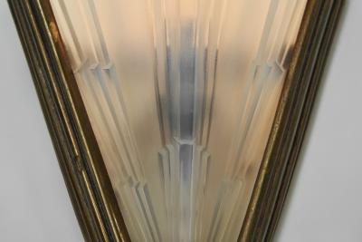 Etablissements Jean Gauthier Art Deco Wall Lamp for tablissement Jean Gauthier France 20th Century
