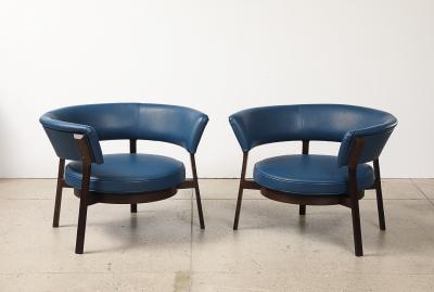 Eugenio Gerli Osvaldo Borsani Pair of P28 Lounge Chairs by Eugenio Gerli for Tecno