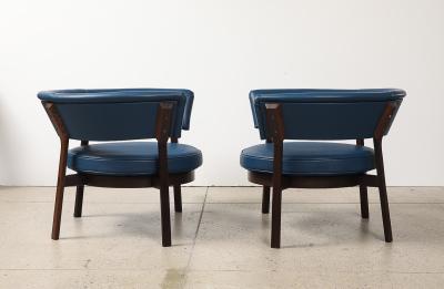 Eugenio Gerli Osvaldo Borsani Pair of P28 Lounge Chairs by Eugenio Gerli for Tecno