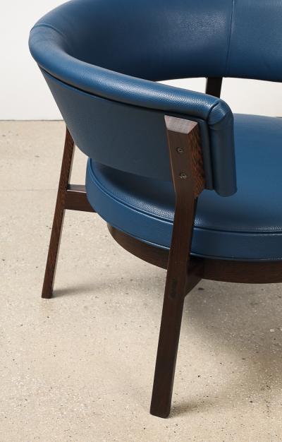 Eugenio Gerli Osvaldo Borsani Pair of P28 Lounge Chairs by Eugenio Gerli for Tecno