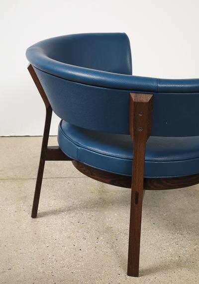 Eugenio Gerli Osvaldo Borsani Pair of P28 Lounge Chairs by Eugenio Gerli for Tecno