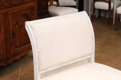 European Neoclassical 1830s Painted Daybed with Carved Rosettes and Fluted Legs