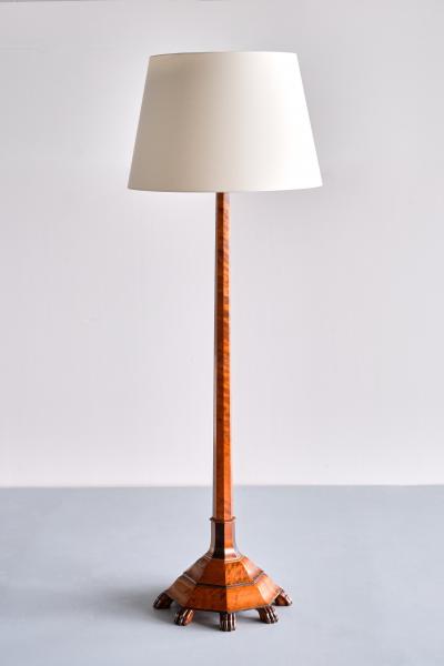 Exceptional Swedish Grace Floor Lamp in Birch with Carved Paw Feet 1920s