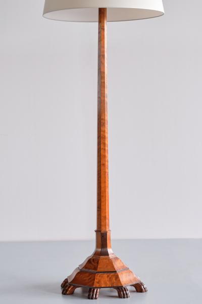Exceptional Swedish Grace Floor Lamp in Birch with Carved Paw Feet 1920s