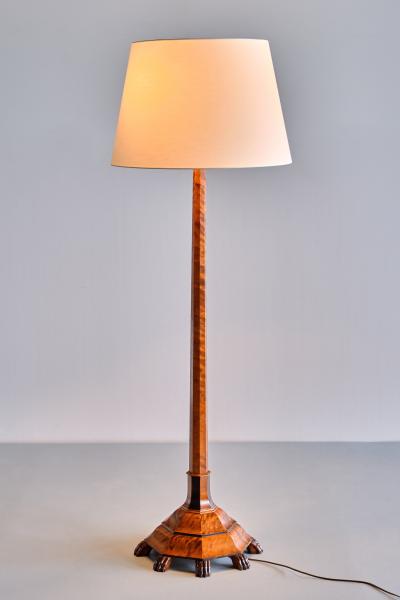 Exceptional Swedish Grace Floor Lamp in Birch with Carved Paw Feet 1920s