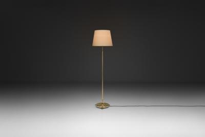 Extendable Brass Floor Lamp with Ribbed Stem Detail Europe 1940s