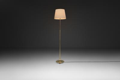 Extendable Brass Floor Lamp with Ribbed Stem Detail Europe 1940s