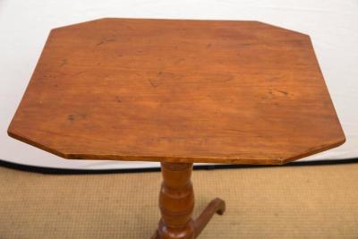 FEDERAL TILT TOP CANDLESTAND TABLE