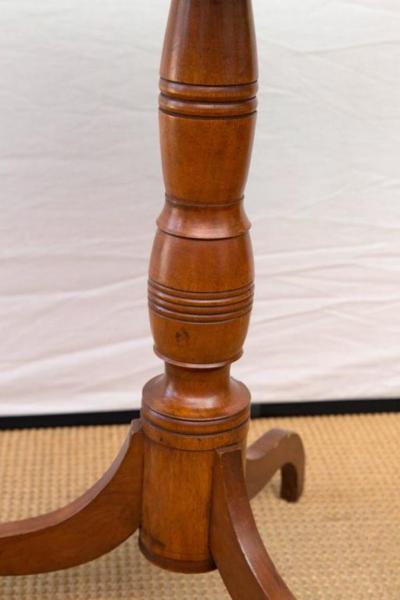 FEDERAL TILT TOP CANDLESTAND TABLE
