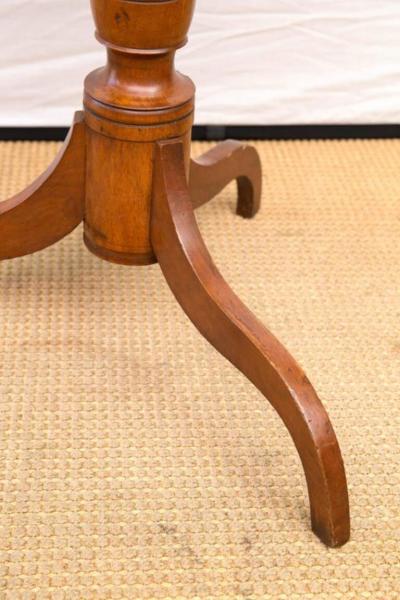 FEDERAL TILT TOP CANDLESTAND TABLE