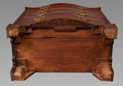 FINE QUALITY CHIPPENDALE PERIOD MAHOGANY SERPENTINE CHEST OF DRAWERS