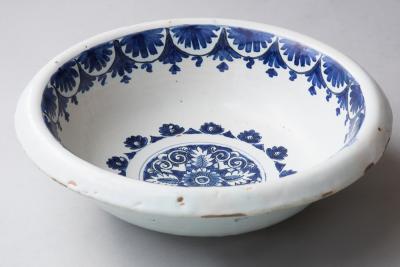 FRENCH 18TH CENTURY BOWL OR SERVING DISH