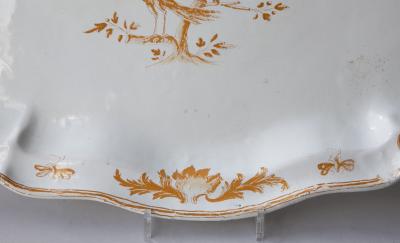 FRENCH 18TH CENTURY LARGE OVAL EARTHENWARE SERVING DISH WITH A SHAPED EDGE
