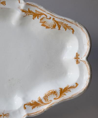 FRENCH 18TH CENTURY LARGE OVAL EARTHENWARE SERVING DISH WITH A SHAPED EDGE