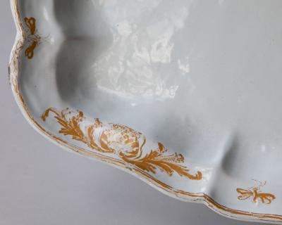 FRENCH 18TH CENTURY LARGE OVAL EARTHENWARE SERVING DISH WITH A SHAPED EDGE