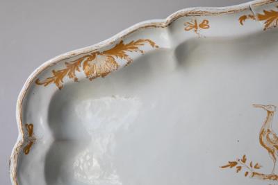 FRENCH 18TH CENTURY LARGE OVAL EARTHENWARE SERVING DISH WITH A SHAPED EDGE