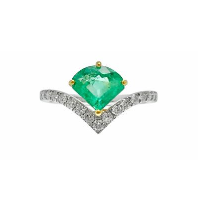 Fancy Cut Natural Colombian Emerald Ring 18k White gold