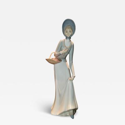 Figurine by Porcelanas Miguel Requena of to the Market