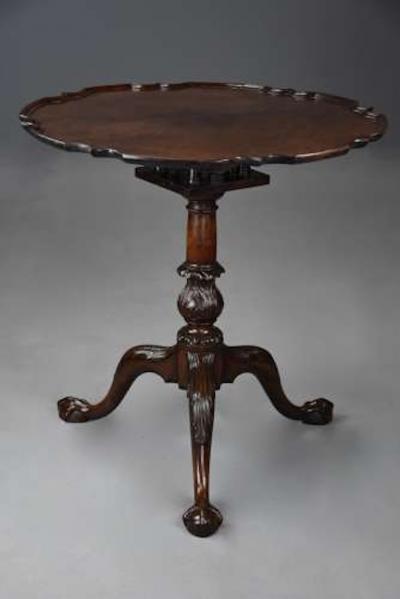 Fine 18thc George II mahogany tripod table with superb original patina