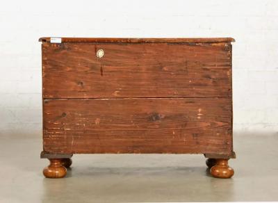 Fine Baroque Walnut Serpentine Chest of drawers