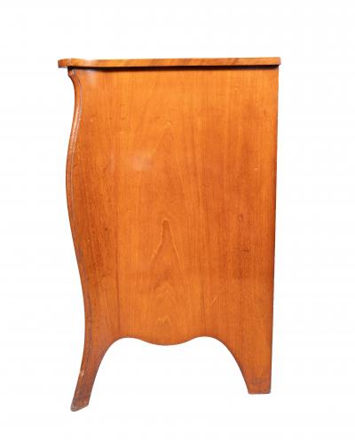 Fine George III Mahogany Serpentine Chest Of Drawers