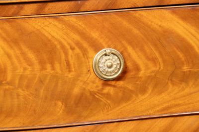 Fine George III Mahogany Serpentine Chest Of Drawers