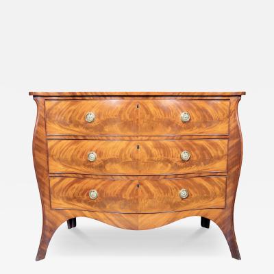 Fine George III Mahogany Serpentine Chest Of Drawers