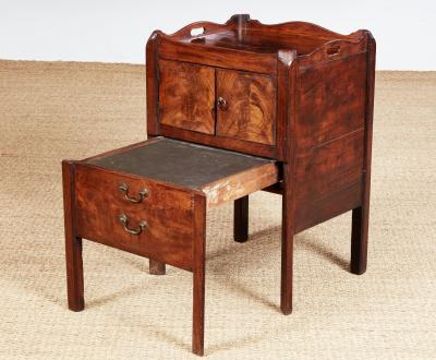 Fine Georgian Bedside Cupboard
