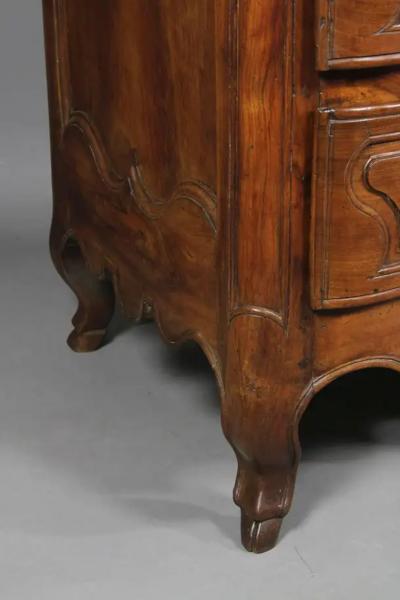 Fine Louis XV Provincial Walnut Commode