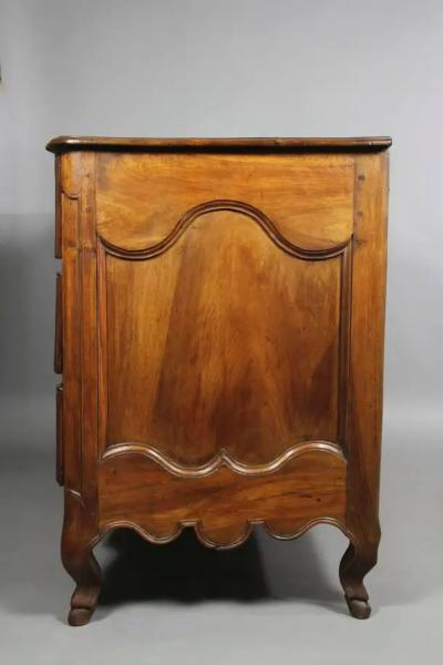 Fine Louis XV Provincial Walnut Commode