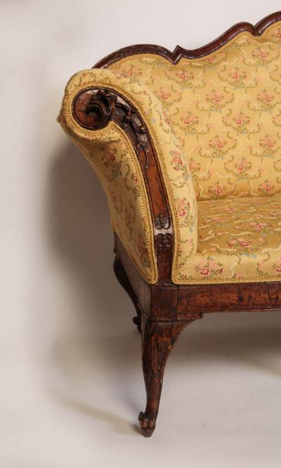Fine Nord Italian 18th Century Walnut Settee