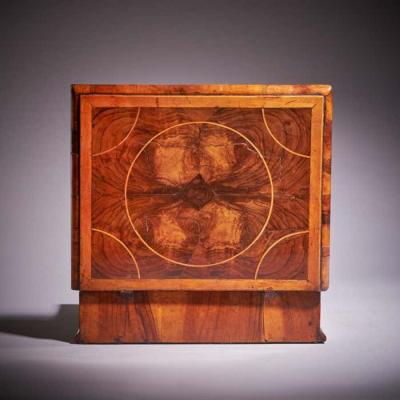 Fine William and Mary 17th Century Olive Oyster Lace Box