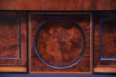 Fine quality 18thc Sheraton mahogany bow front side server
