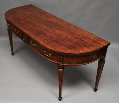 Fine quality 18thc Sheraton mahogany bow front side server