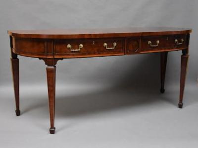 Fine quality 18thc Sheraton mahogany bow front side server