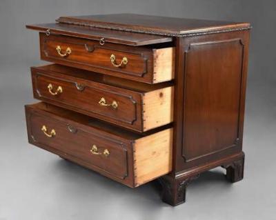 Fine quality late 19th century mahogany chest of drawers